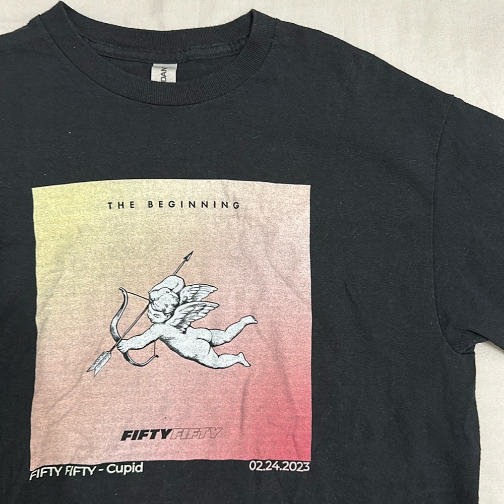 Gildan T-shirt Size Medium​